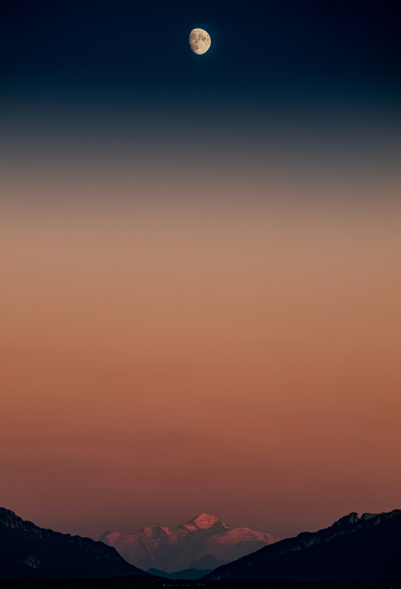 Sunset Over the Mont Blanc · Leica Mastershot 2022